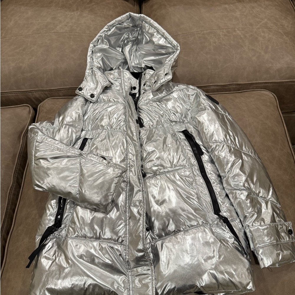 Like new silver Vince Camuto bomber jacket hood is removable. Very warm